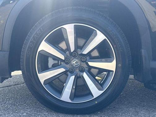 Crystal Black Pearl 2024 Honda Pilot Touring