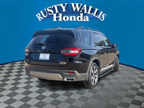Crystal Black Pearl 2024 Honda Pilot Touring