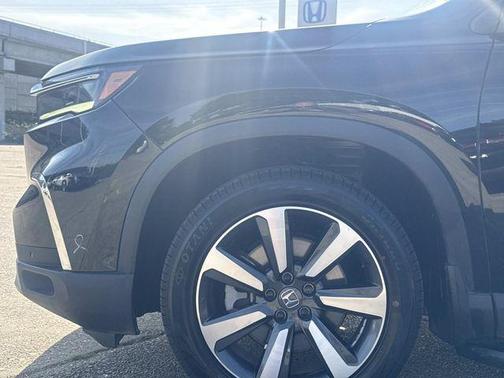 Crystal Black Pearl 2024 Honda Pilot Touring