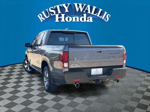 Modern Steel Metallic 2024 Honda Ridgeline RTL