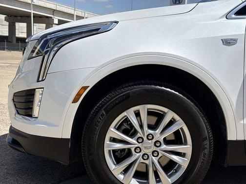 Crystal White Tri-Coat 2022 Cadillac XT5 Luxury