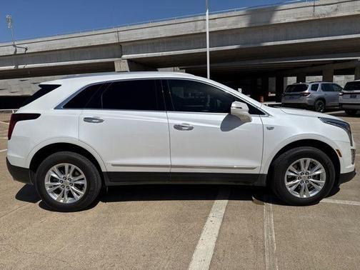 Crystal White Tri-Coat 2022 Cadillac XT5 Luxury