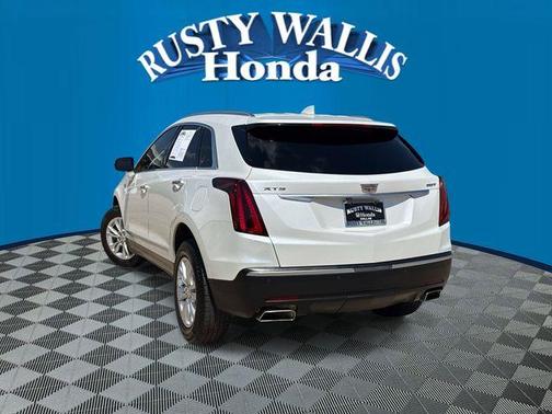 Crystal White Tri-Coat 2022 Cadillac XT5 Luxury