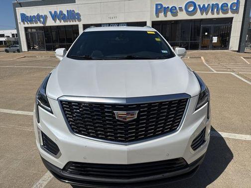 Crystal White Tri-Coat 2022 Cadillac XT5 Luxury