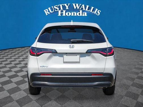 Platinum White Pearl 2027 Honda HR-V LX