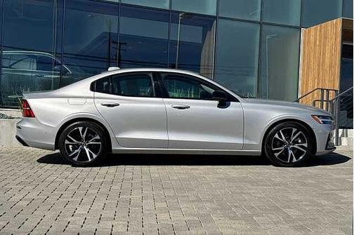 2024 Volvo S60 Plus