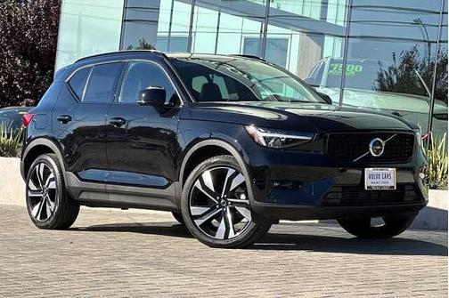 2025 Volvo XC40 Plus