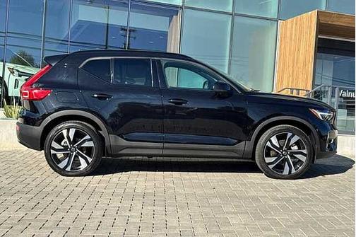 2025 Volvo XC40 Plus