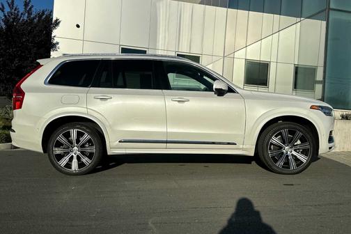 2024 Volvo XC90 Recharge Plug-In Hybrid T8 Plus 6-Seater