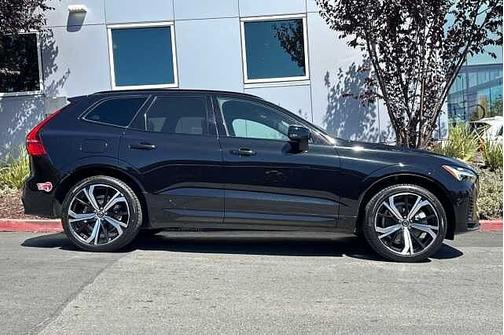 Onyx Black 2024 Volvo XC60 T8 Ultimate Dark