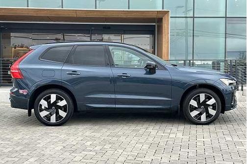 2024 Volvo XC60 T8 Ultimate Dark