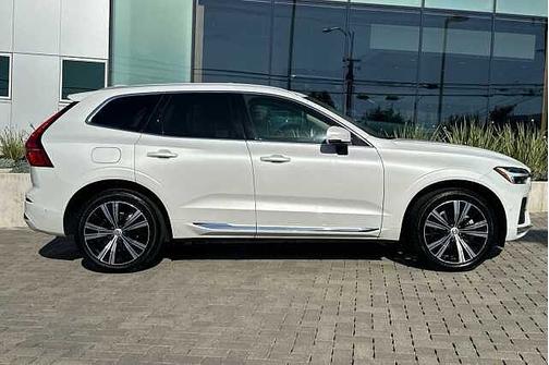 Crystal White 2023 Volvo XC60 Plus