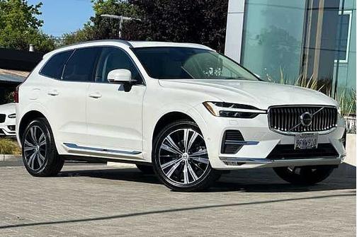 Crystal White 2023 Volvo XC60 Plus
