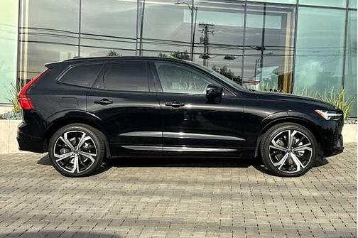 Onyx Black 2023 Volvo XC60 Ultimate Dark