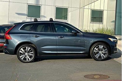 2023 Volvo XC60 B5 FWD Ultimate Bright