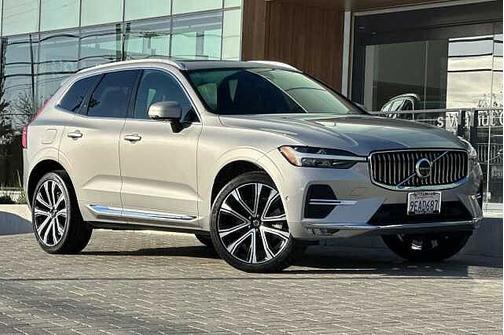 2023 Volvo XC60 B5 FWD Ultimate Bright