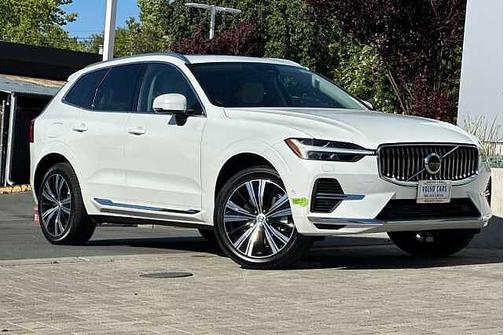 Crystal White 2023 Volvo XC60 Plus