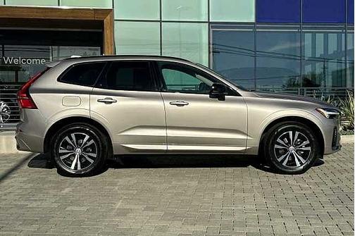 2025 Volvo XC60 Core