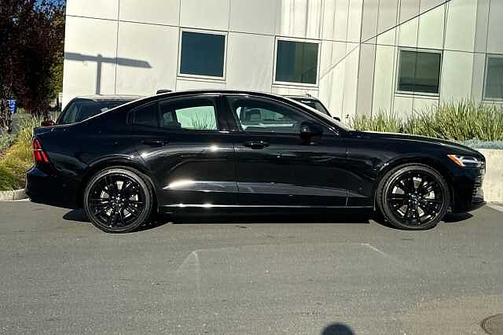 2023 Volvo S60 Ultimate Black
