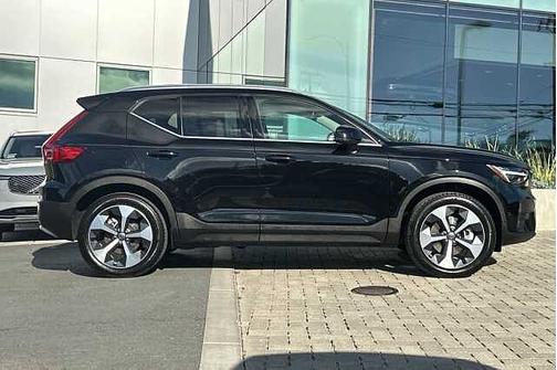 Onyx Black 2025 Volvo XC40 Plus