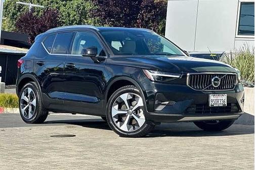 Onyx Black 2025 Volvo XC40 Plus