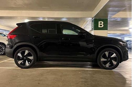 Onyx Black 2025 Volvo EX40 Core