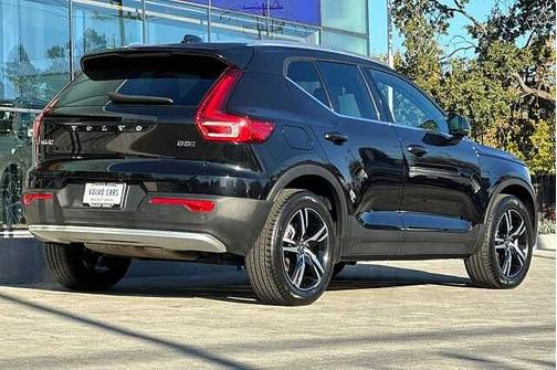 2025 Volvo XC40 Core