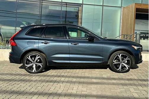 2023 Volvo XC60 B5 AWD Ultimate Dark