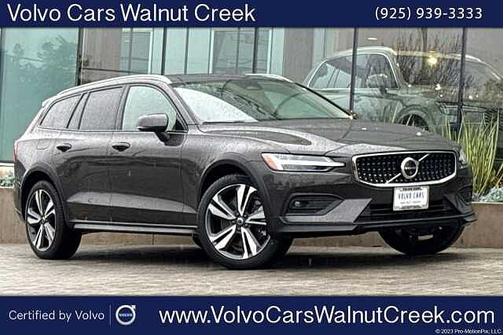 2025 Volvo V60 Cross Country Plus