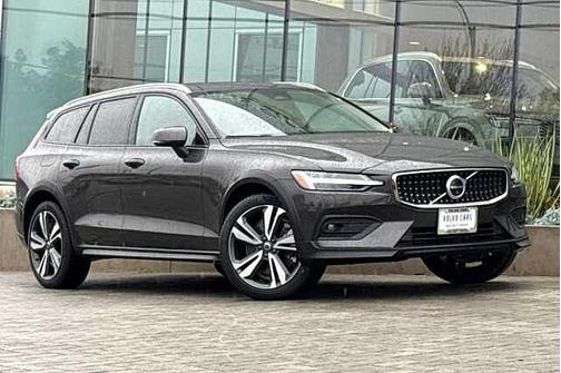 2025 Volvo V60 Cross Country Plus