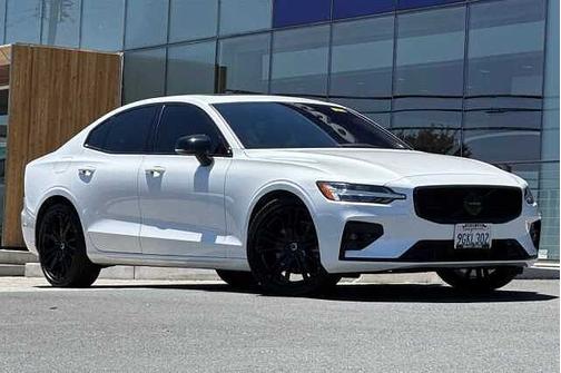 Crystal White 2023 Volvo S60 Plus