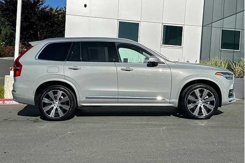 Vapour Grey 2025 Volvo XC90 Ultra