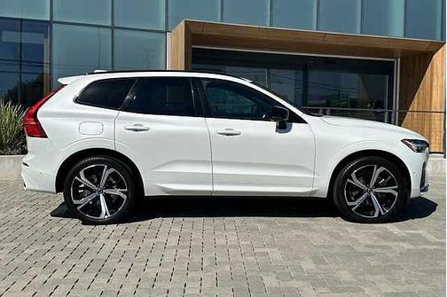 2022 Volvo XC60 R-Design