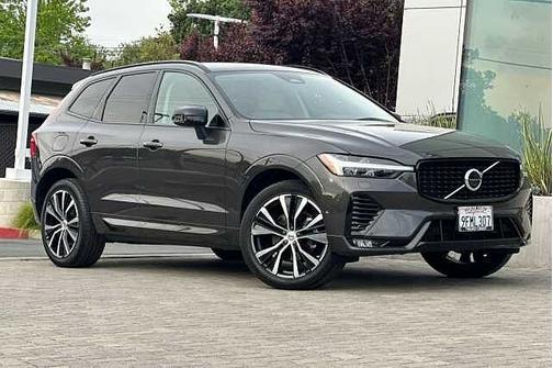 Platinum Grey 2023 Volvo XC60 Plus