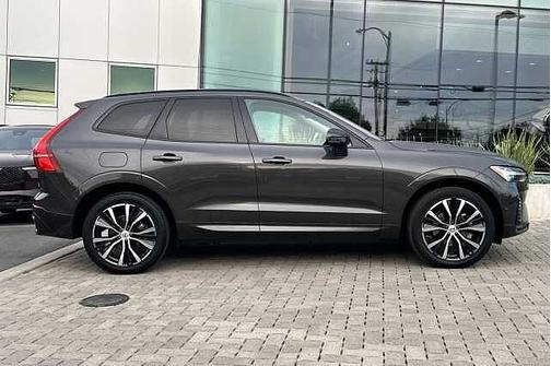Platinum Grey 2023 Volvo XC60 Plus