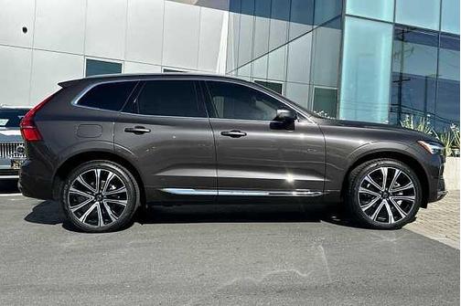 Platinum Grey 2023 Volvo XC60 B5 FWD Ultimate Bright
