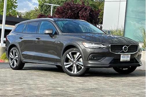 2025 Volvo V60 Cross Country Plus