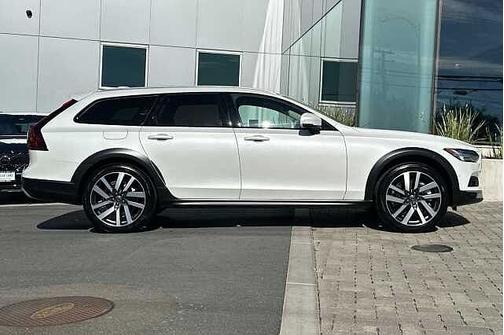 Crystal White 2025 Volvo V90 Cross Country Plus