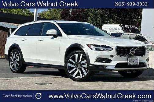 Crystal White 2025 Volvo V90 Cross Country Plus