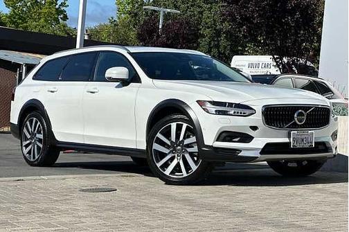 Crystal White 2025 Volvo V90 Cross Country Plus