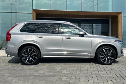 2023 Volvo XC90 B5 AWD Plus