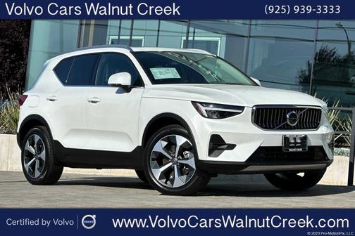 2025 Volvo XC40 B5 Plus Bright Theme