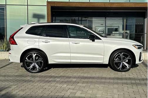 Crystal White 2023 Volvo XC60 B5 AWD Ultimate Dark