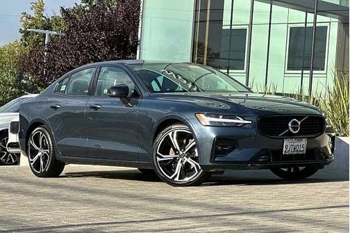 2024 Volvo S60 B5 Ultimate Dark