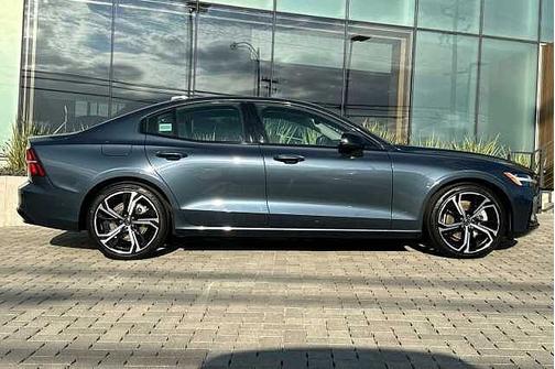 2024 Volvo S60 B5 Ultimate Dark