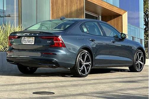 2024 Volvo S60 B5 Ultimate Dark