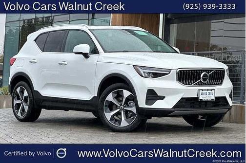 2025 Volvo XC40 Core