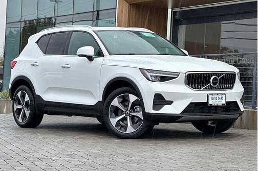 2025 Volvo XC40 Core
