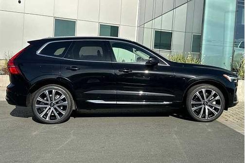 Onyx Black 2023 Volvo XC60 Ultimate Bright