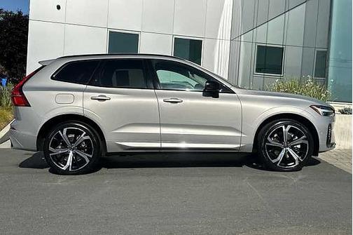 Silver Dawn 2023 Volvo XC60 B6 AWD Ultimate Dark